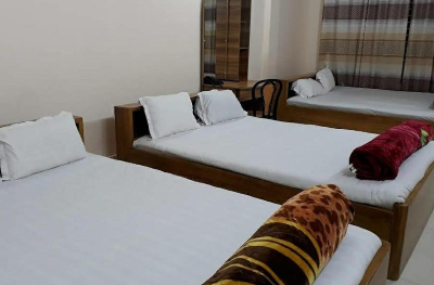 Triple bed (6 Person) - AC 302