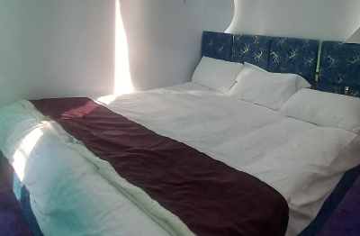 Family  AC Cabin 011 (honeymoon suite)