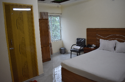 AC\Non-AC Connecting Room with Three Bed 302