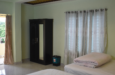 AC\Non-AC Connecting Room with Three Bed 304