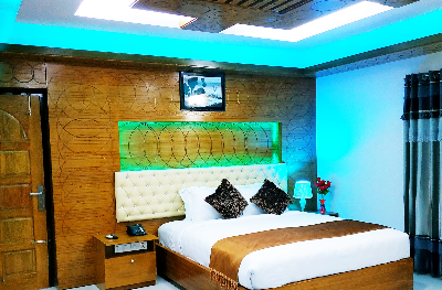 VIP Deluxe Couple 602