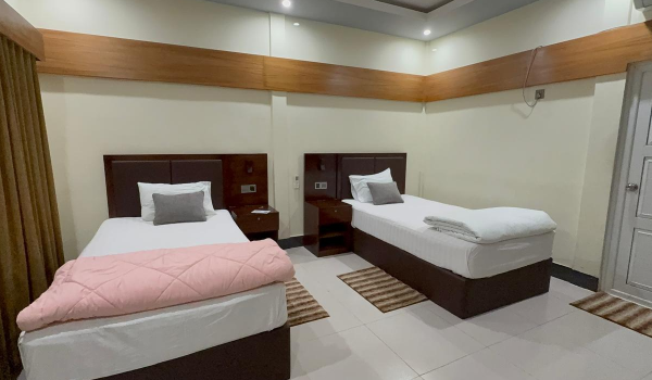 Twin bed 104 (Bally)